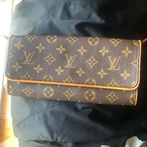 Louis Vuitton twin pochette gm